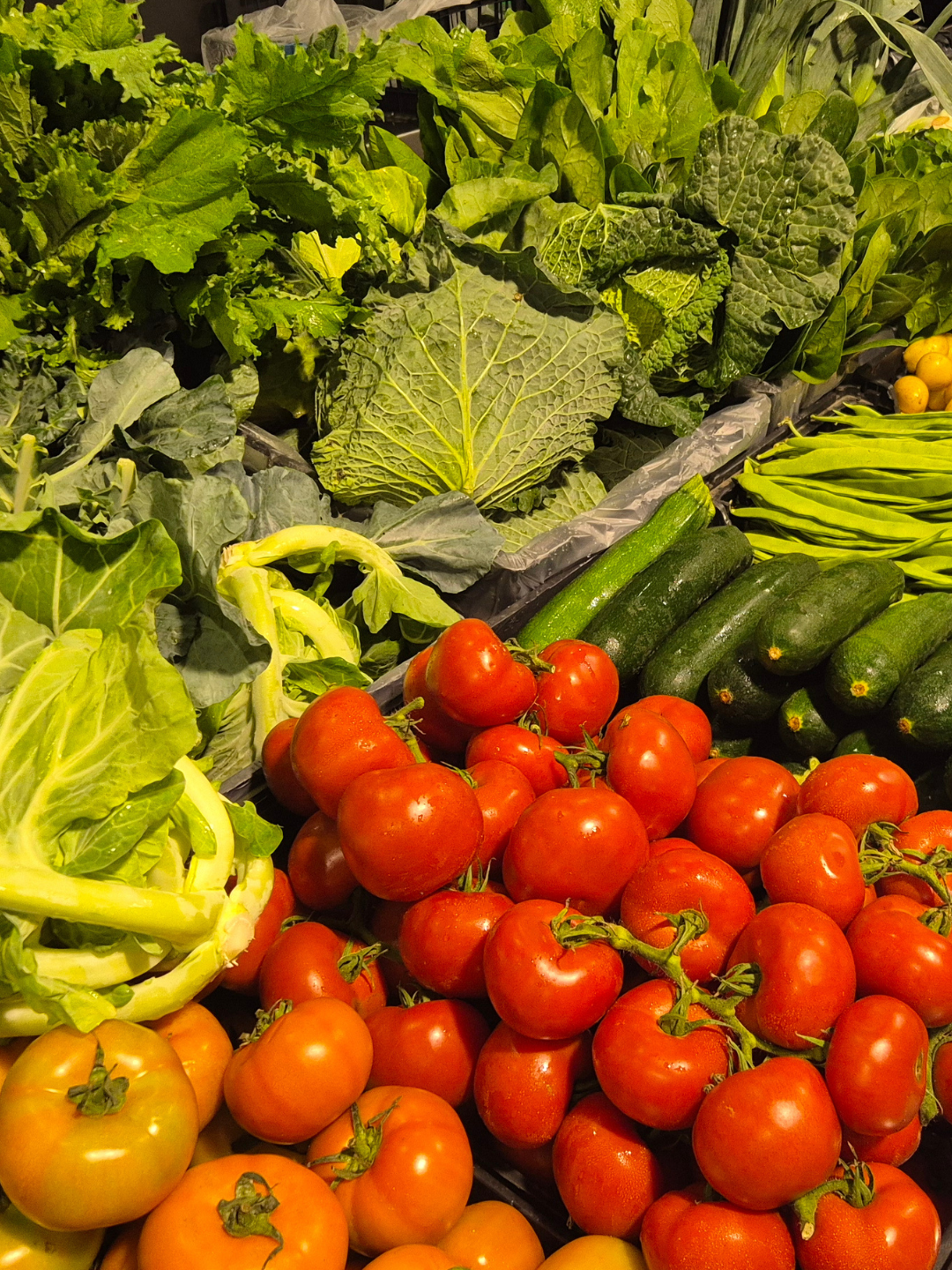 Equipa Frutivendas na banca do Mercado Municipal de Vendas Novas